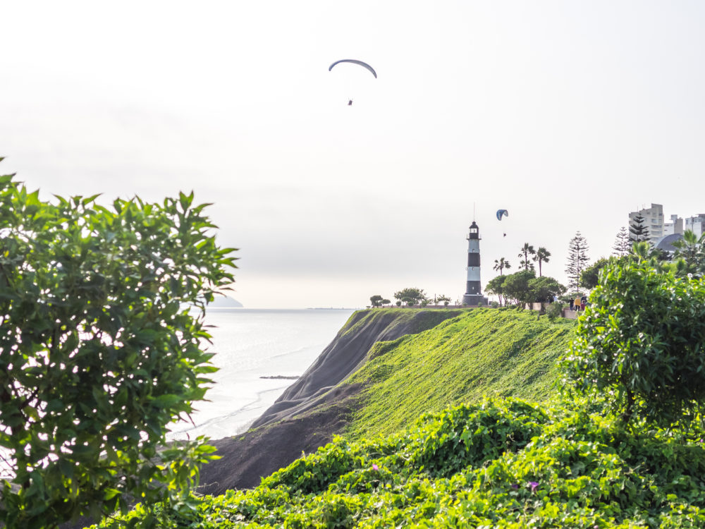 Parapente-Miraflores-Peru-1000x750 - Los mejores destinos para volar en parapente en Perú