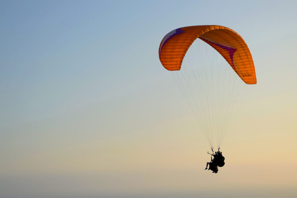 Parapente-Peru-1000x667 - Qué puedes encontrar en un recorrido a lo largo de la ciclovía del Malecón de Lima