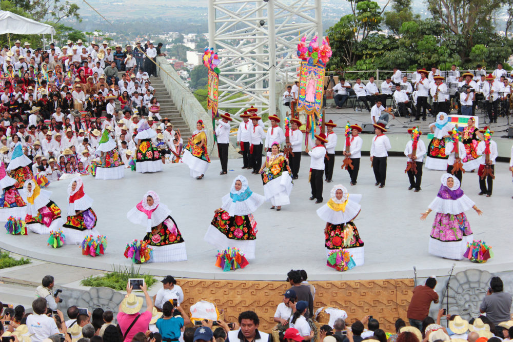 Participantes_de_la_Guelaguetza_2013-1000x667 - Precio de los vuelos para La Guelaguetza 2024: cuánto cuesta un ticket desde la CDMX ida y vuelta