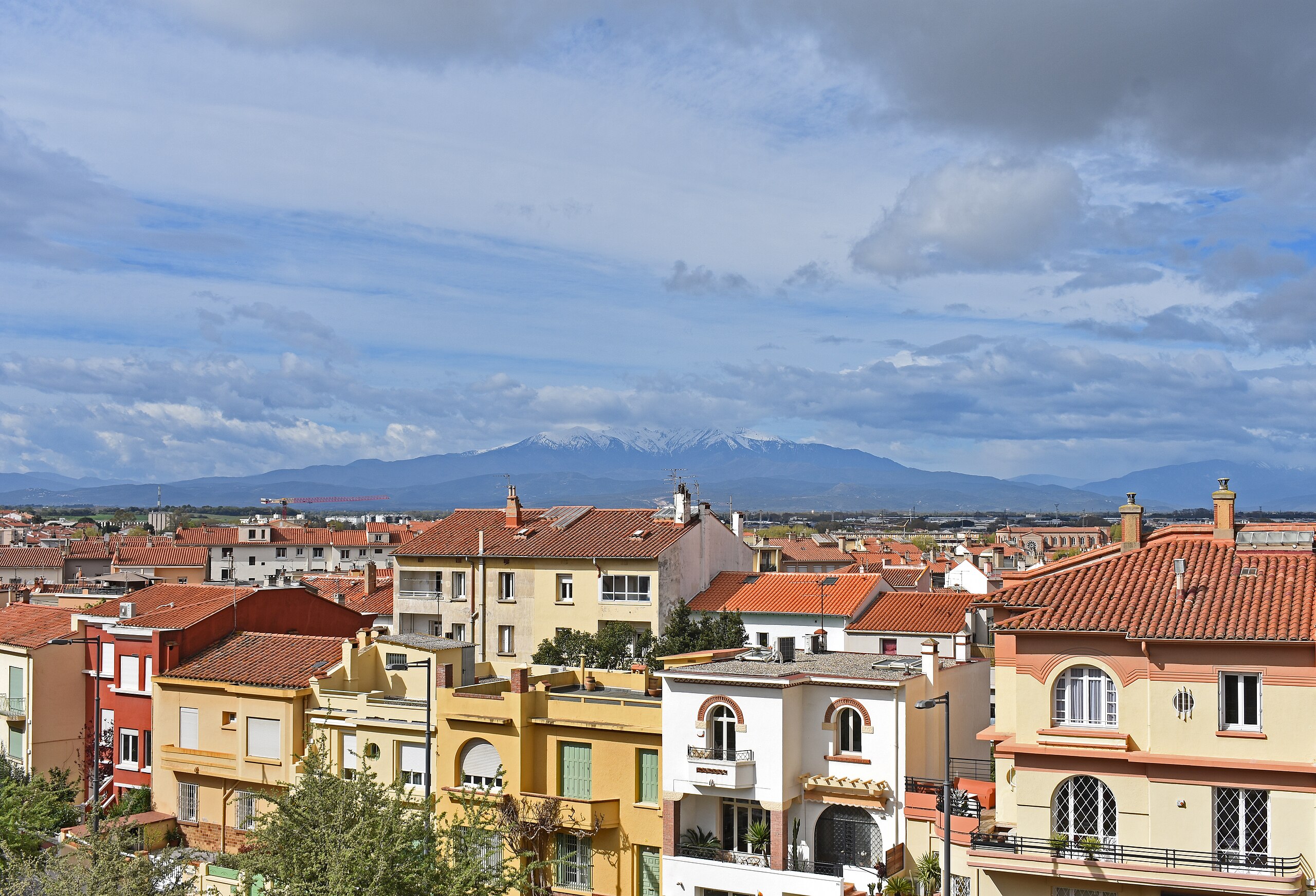 Qué hacer en 1 día en Perpiñán, la ciudad francesa fronteriza con España que tiene un bello palacio y preciosos canales que recorren sus calles