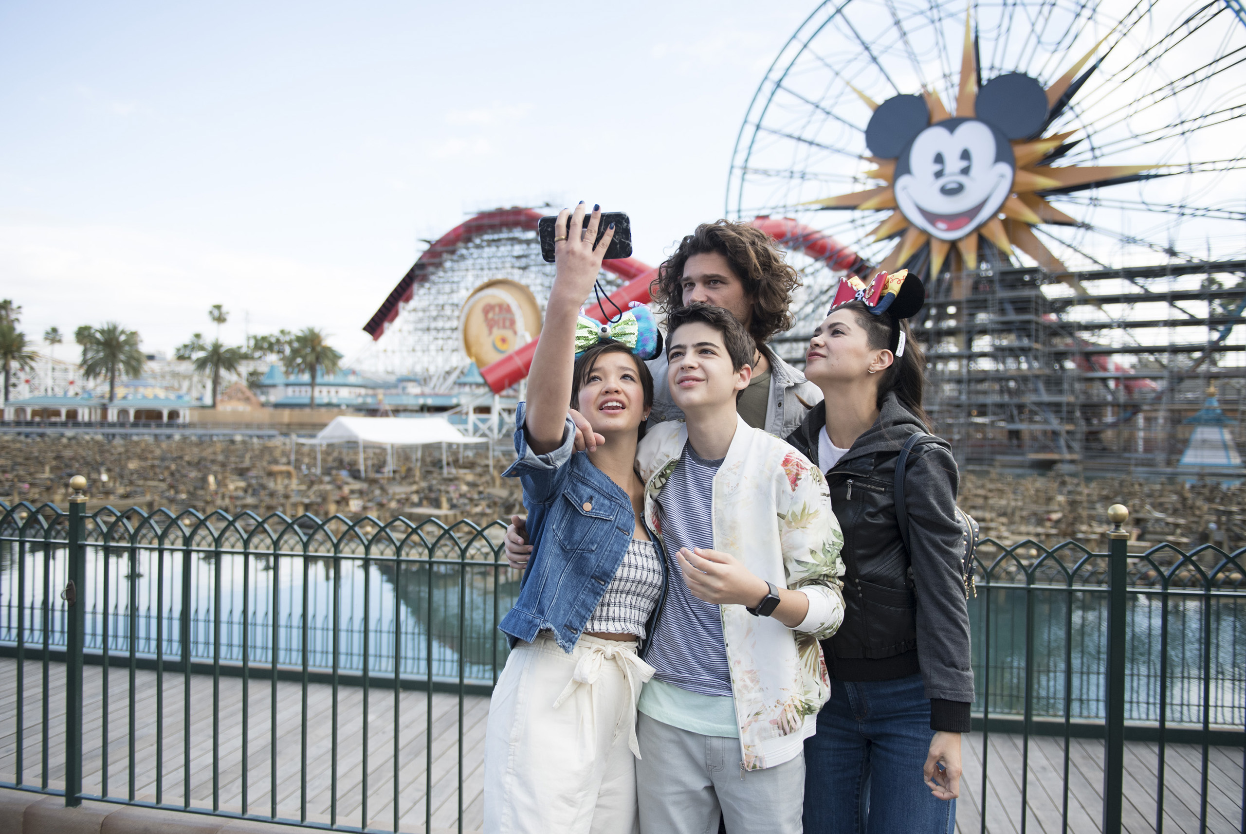 Pixar Fest en Disneyland California: shows de Intensamente, comidas exclusivas y souvenirs de edición limitada