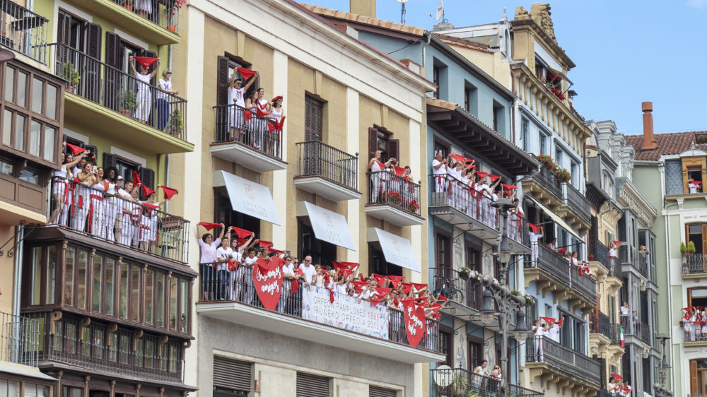 Sanfermines_2018_28903185637-1000x562 - Las ubicaciones de los balcones de San Fermín y qué incluye el precio de la entrada