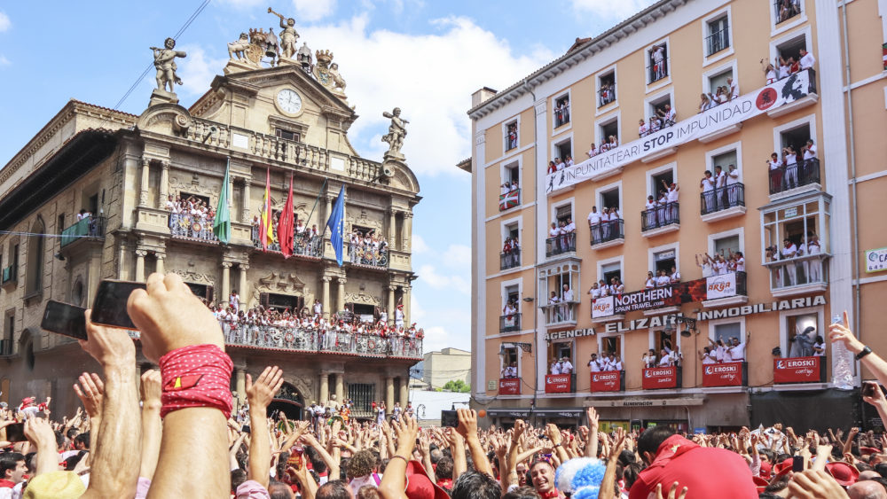 Sanfermines_2018_29969668498-1000x563 - Las ubicaciones de los balcones de San Fermín y qué incluye el precio de la entrada