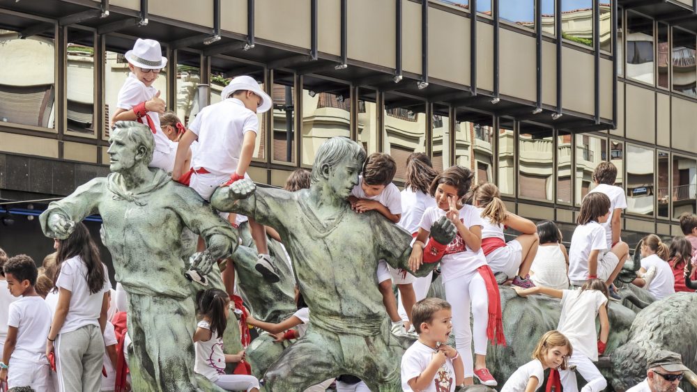 Sanfermines_2018_wikimedia_commons_San-Fermin-Pamplona-Navarra-from-Espana-1000x563 - Cuándo es San Fermín, qué se celebra y cuánto dura