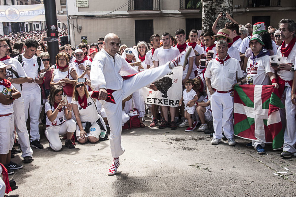 Sanfermines_wikimedia_commons_Ekinklik-1000x667 - Qué es el Baile de la Alpargata en San Fermín: historia y curiosidades