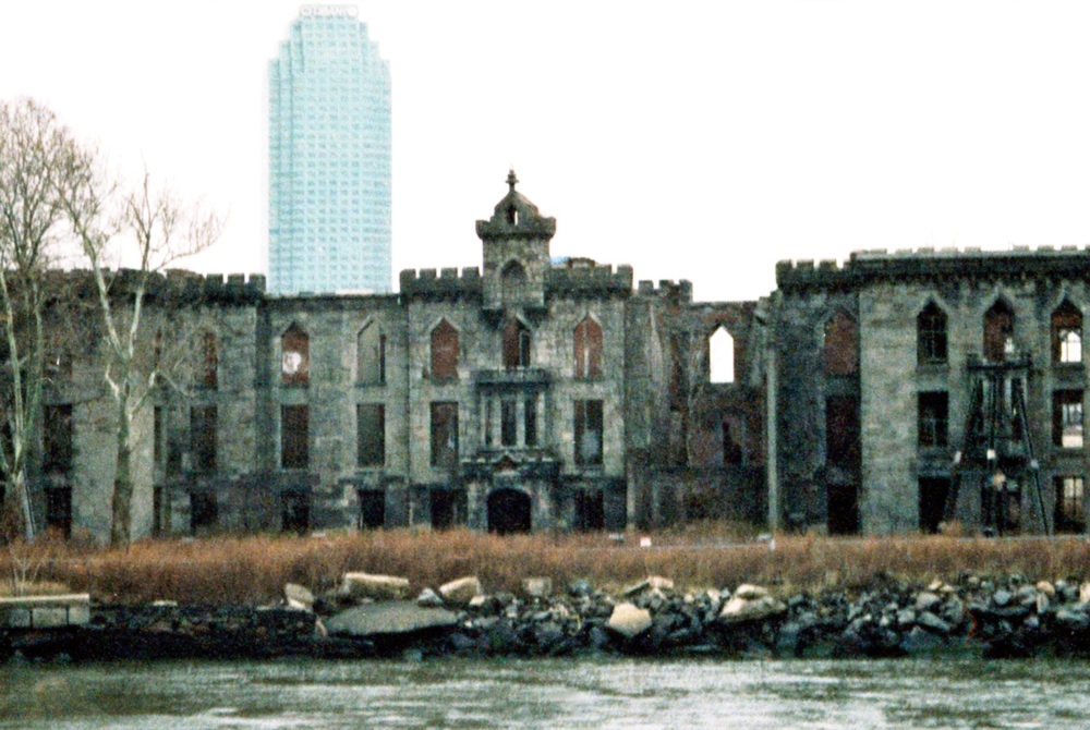 Smallpox3-1000x670 - El curioso hospital abandonado en Nueva York que pocos visitan y tiene una historia intrigante