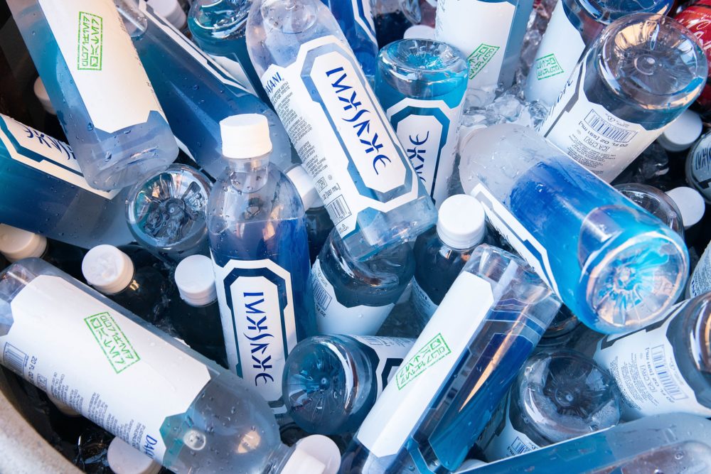 Star_Wars_Galaxys_Edge_wikimedia_commons_Anthony-Quintano-1000x667 - Estos restaurantes temáticos de Hollywood Studios tienen platillos "galácticos" pensados para los más fanáticos de Star Wars y preciosas decoraciones en Walt Disney World