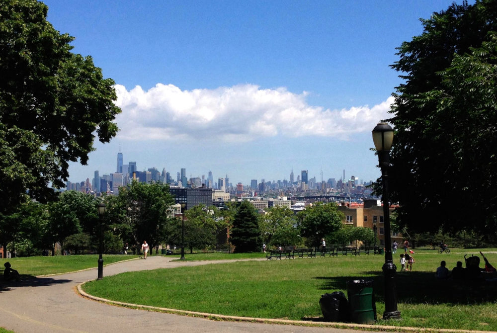 Sunset-Park2-1000x670 - El parque de Nueva York con una alucinante vista de Manhattan en la puesta del sol que pocos turistas conocen y es el secreto mejor guardado de los neoyorquinos