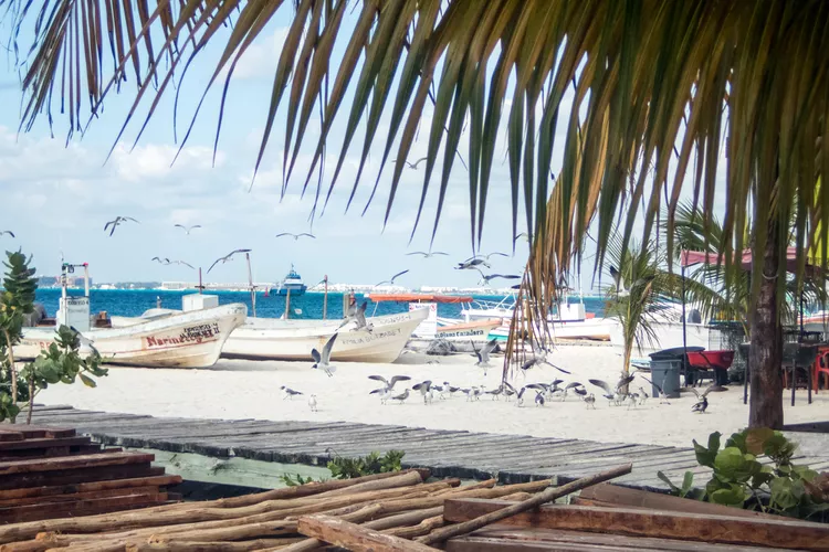 TAL-isla-mujeres-RETIRECARIB0524-67b0636f5dd54c80af51b37ef52bbf5a - Las mejores 9 islas del Caribe para jubilarse