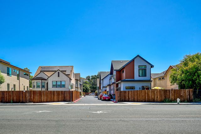 TAL-rode0-california-houses-RODEOCA0624-a6f47ab513f945a6aa90de07763a847c - Este es la comunidad más diversa de EE.UU.