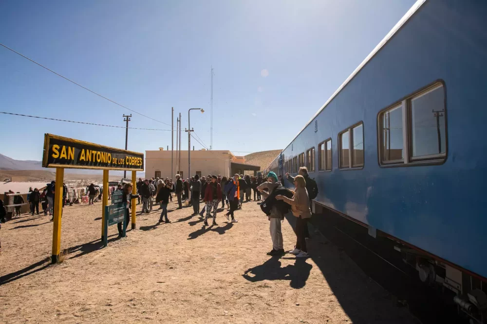 TAL-san-antonio-de-los-cobres-train-station-1000x667 - Este "Tren a las Nubes" es uno de los trayectos ferroviarios más altos del mundo