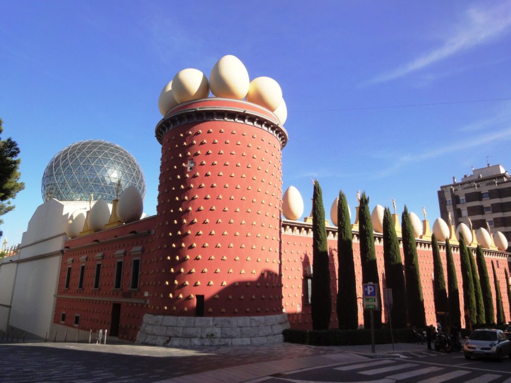 Teatro-Museo_Dali_wikimedia_commons_JnCrlsMG-1000x750 - 5 museos más visitados y populares de España que debes conocer