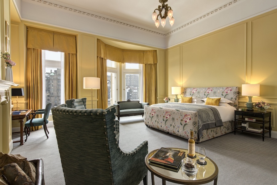 The_Balmoral_-_Scone_and_Crombie_-_Bedroom_1 - ¿El whisky más caro de Escocia? Experiencia The Macallan por £100,000