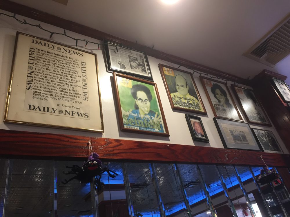 Toms_Restaurant_wikimedia_commons_Leonard-J.-DeFrancisci-1000x750 - Dónde está el mítico "diner" de Seinfeld en Nueva York
