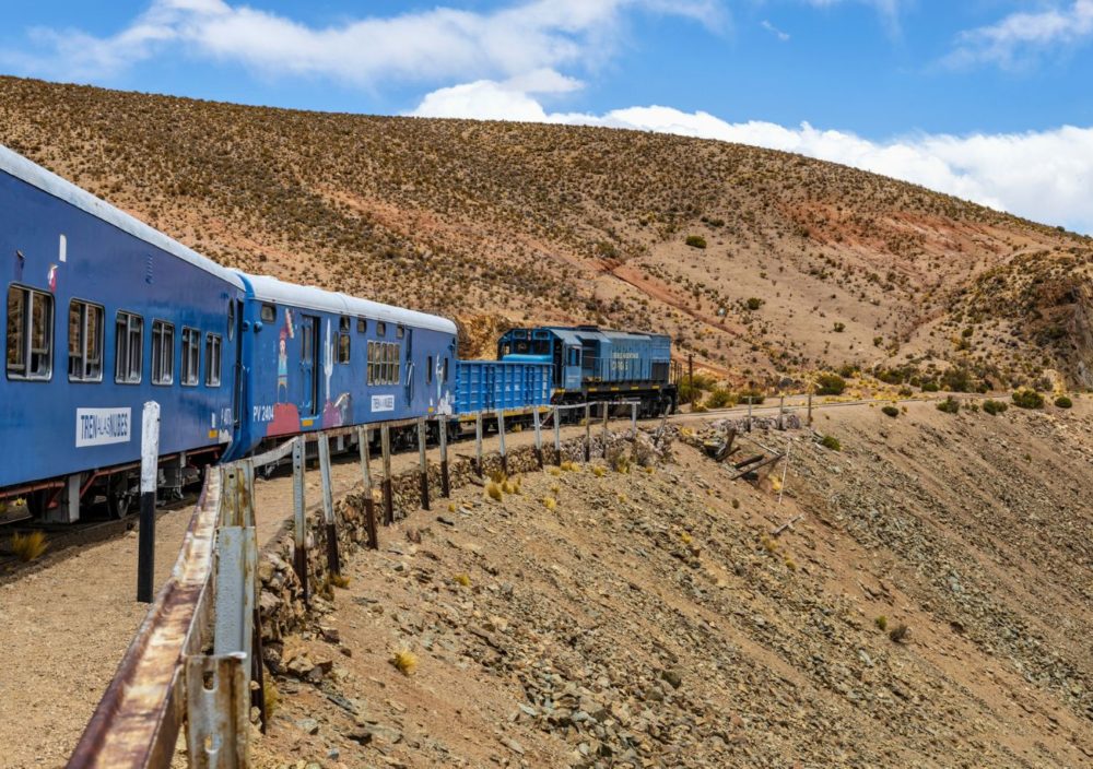 Este «Tren a las Nubes» es uno de los trayectos ferroviarios más altos del mundo