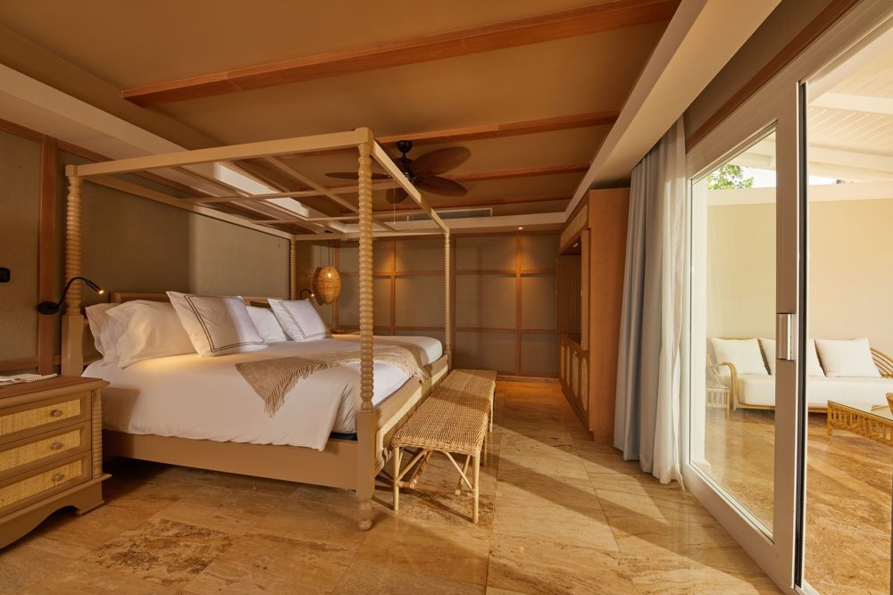 bedroom-villa-with-bay-view-1-1000x667 - Cuatro hoteles para enamorarte (aún más) de República Dominicana 