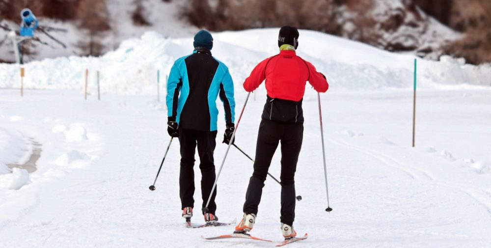 cross-country-skiing-3020751_1920-1000x505 - La estación de esquí a poco más de 3 horas de Nueva York con parque de agua para los niños, spa y bonitas cabañas