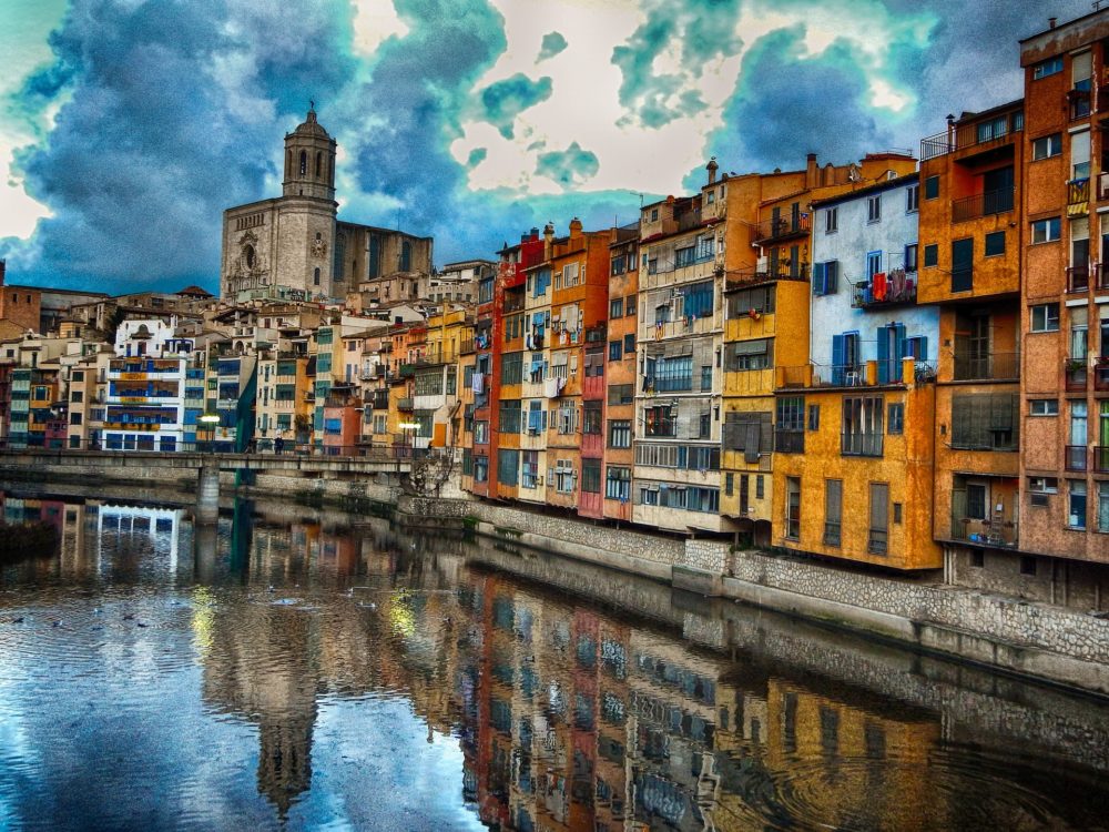 girona-2342015_1920-1000x750 - Qué hacer en 1 día en Girona, la "Ciudad de los Cuatro Ríos" con un bonito casco histórico medieval