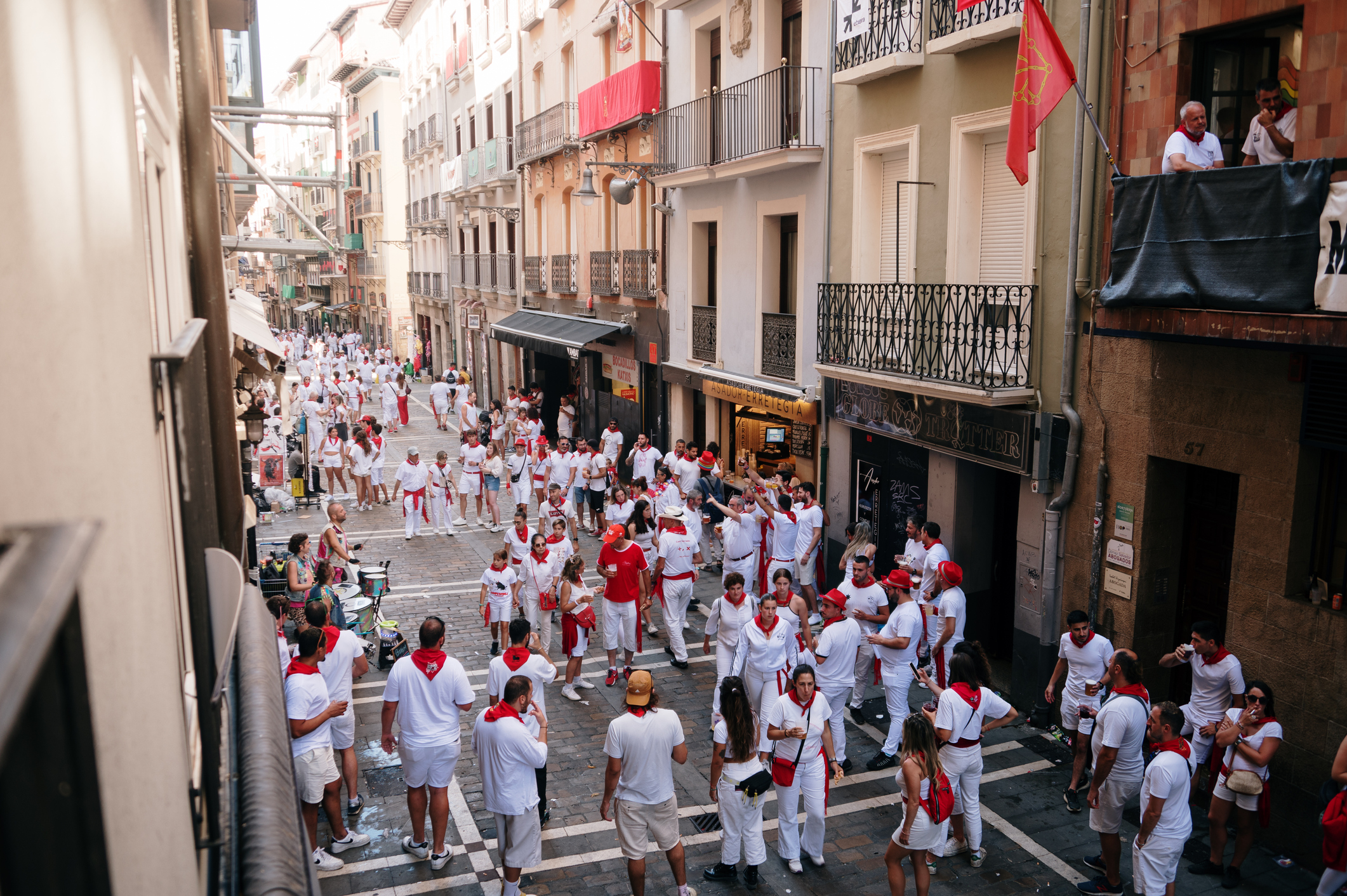 San Fermín: ¿por qué hay que vestirse de blanco y con un pañuelo rojo?