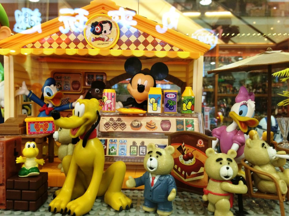 juguetes-disney-pixabay-1000x750 - Todas las tiendas de Disneyland París para comprar los productos exclusivos del mundo mágico