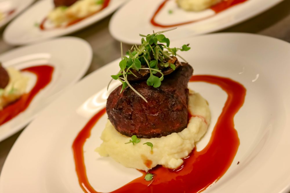 plato-cocina-francesa-pixabay-1000x667 - Estos son los restaurantes más lujosos de Disneyland Paris: qué tipo de comida ofrecen