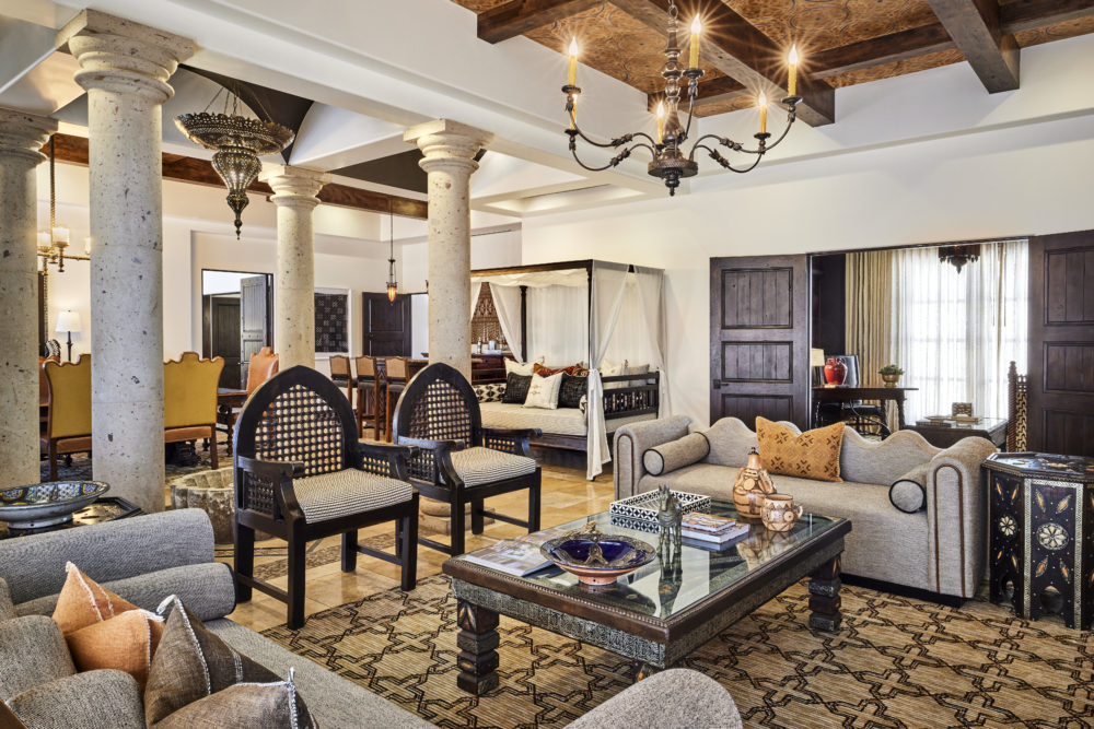 tinywow_PHXRST-Omni_Scottsdale_Resort_Spa_Montelcuia-2023-andalusian_villia_suite_living_room_LK_58889912-1000x667 - Arizona de lujo por $25,000 Dlls: Omni Scottsdale Resort & Spa y Omni Tucson NationalResort