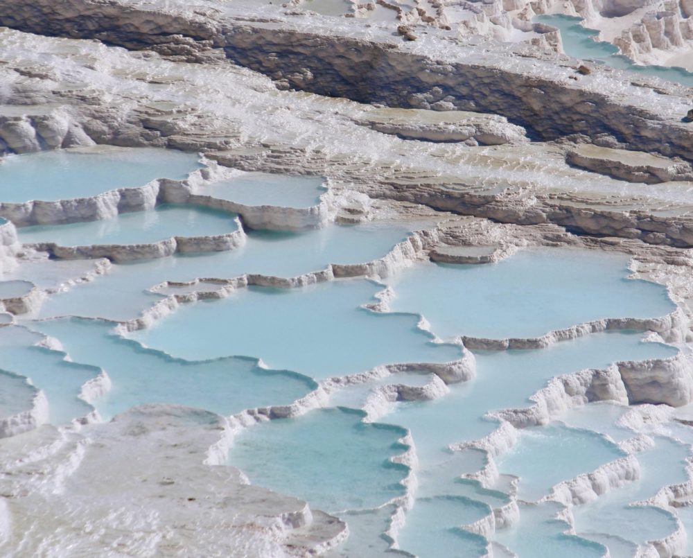 Pamukkale, el pueblo turco que sorprende con sus terrazas y aguas termales