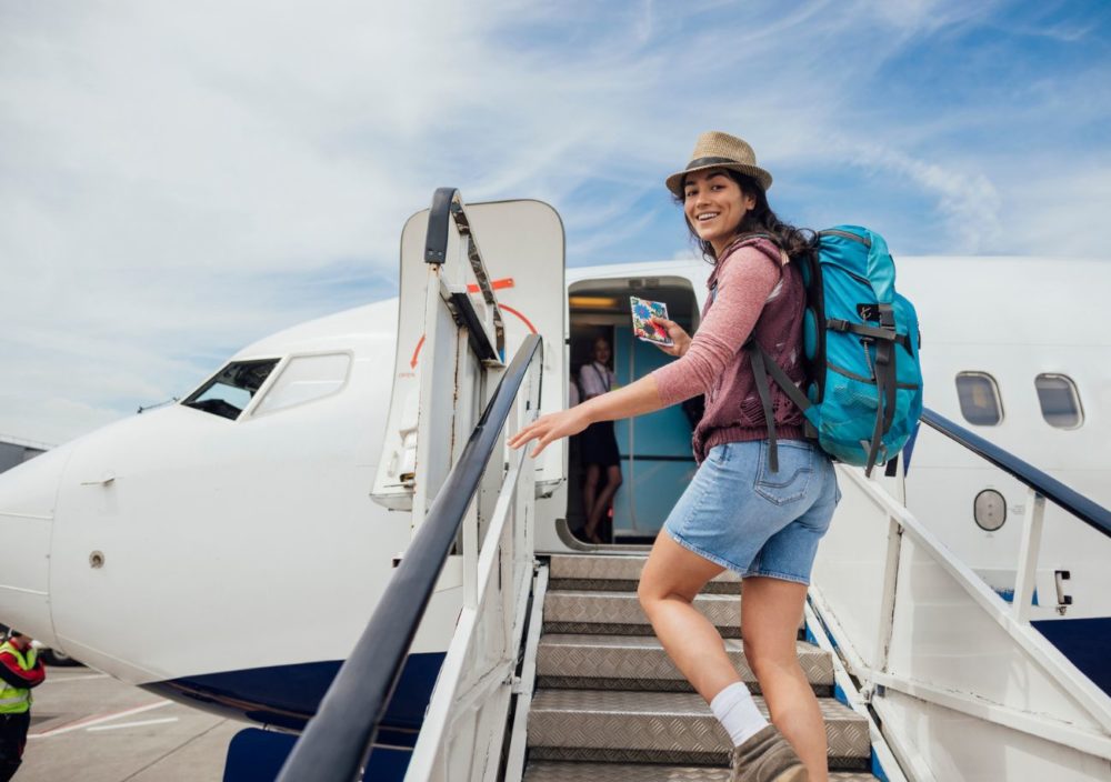 viajera-1000x704 - Por qué los vuelos de última hora son tan caros y cómo ahorrar de todas formas