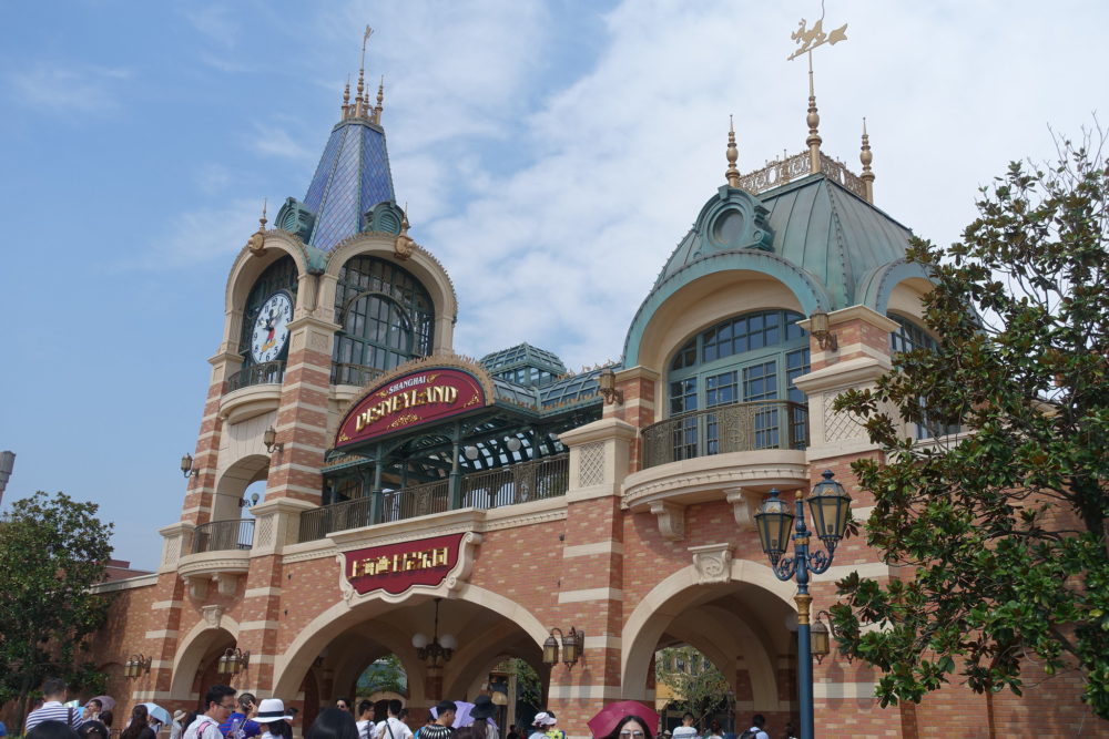 29332000630_bf88daf07c_k-1000x667 - El lujoso tour por todos los parques de Disney del mundo en avión privado: qué incluye y cuándo es la próxima salida