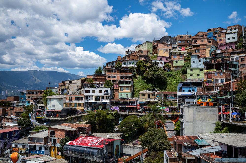 52999018915_28180e2a60_k-1000x661 - Qué saber antes de visitar la Comuna 13 de Medellín: cómo llegar, qué hay para ver y si es peligrosa