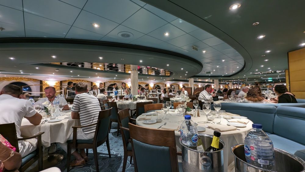 53383352376_8290105bd8_k-1000x563 - Crucero por las 7 Islas Canarias: precio y cómo es por dentro