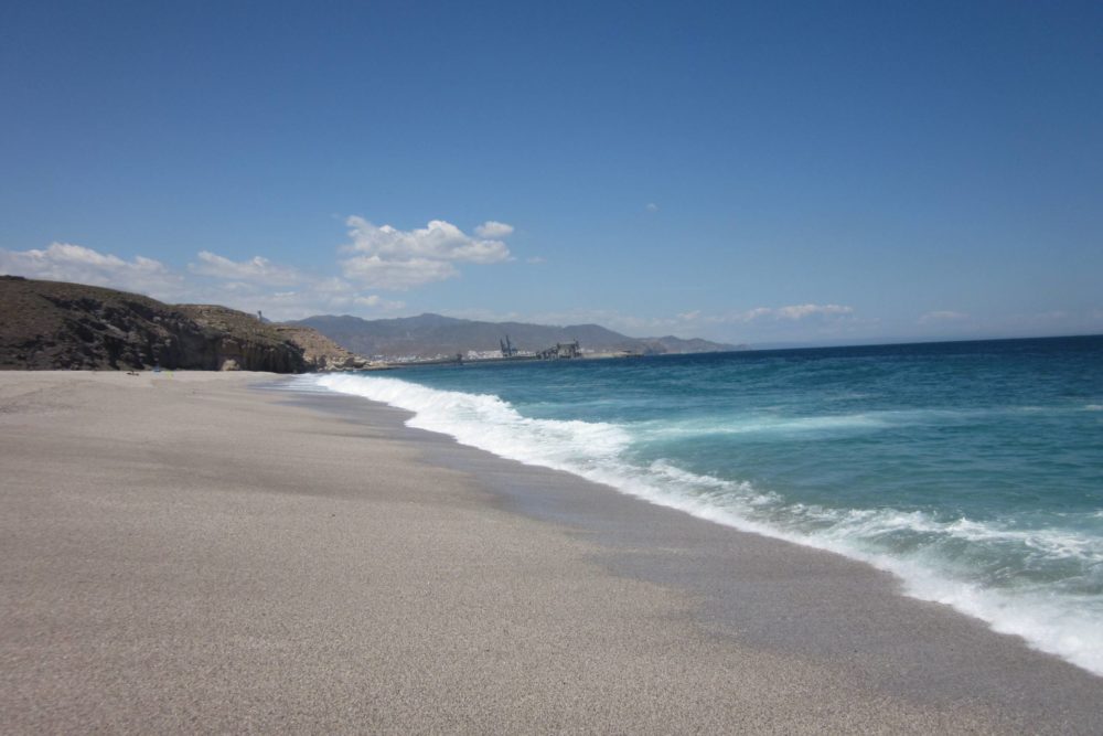 9999670496_5edfdc423c_o-1-1000x667 - Playa de los Muertos: leyendas, por qué se llama así y qué ver