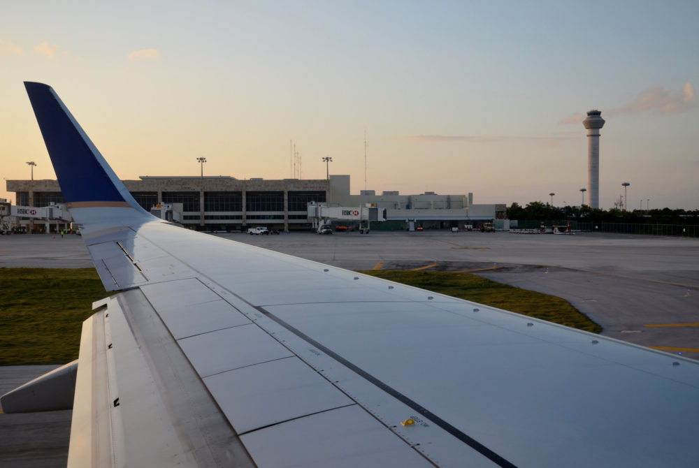 Aeropuerto-Cancun-1000x670 - Cuántos aeropuertos hay en Cancún, qué aerolíneas aterrizan y cuánto vale un taxi hasta la zona hotelera