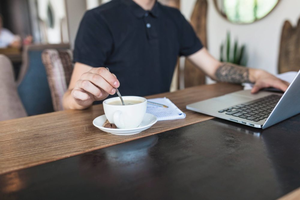 Cafe-1000x667 - El exótico cowork en Bogotá dentro de un castillo medieval con una cafetería deliciosa