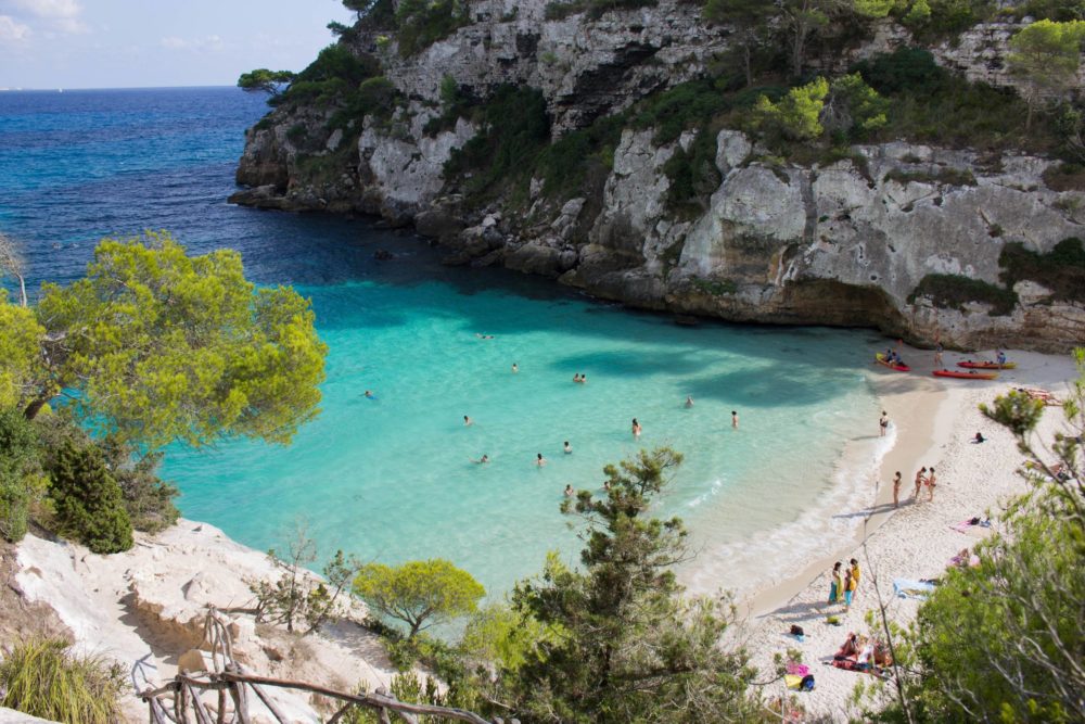 Cala-Macarelleta-1000x667 - 8 playas nudistas en España que no te puedes perder: dónde quedan y cuáles tienen los paisajes más bonitos