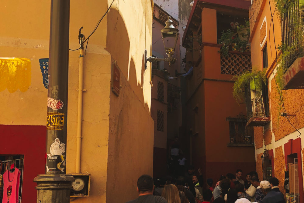 Callejon-del-beso3-1000x670 - Dónde está el Callejón del Beso en México y qué saber antes de ir