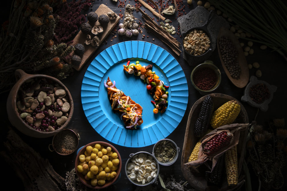 Cascarita-de-Cerdo-con-cosas-finas-y-tuberulos-gastronomia-ecuado-del-paramo-1000x667 - Ecuador:  los sabrosos platos y postres que debes probar si viajas al país andino