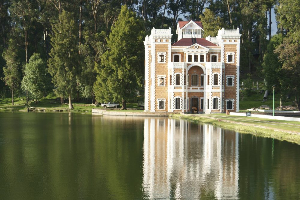 Castillo_Gillow_en_el_Lago-1-1000x667 - Top 6 castillos de México, dónde están y cuánto cuestan las entradas