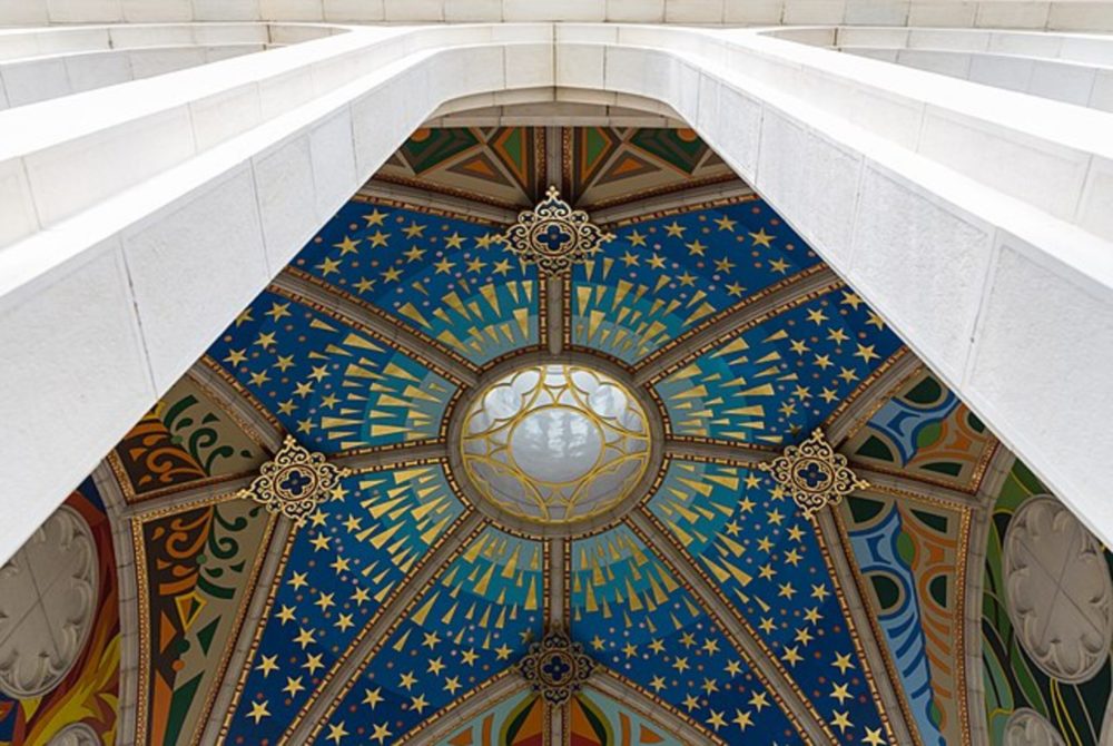 Catedral_de_la_Almudena_Madrid_Espana_Diego-Delso-commonswikimedia-1000x670 - Catedral de la Almudena de Madrid: cómo visitarla, qué ver, historia y cuánto cuesta la entrada