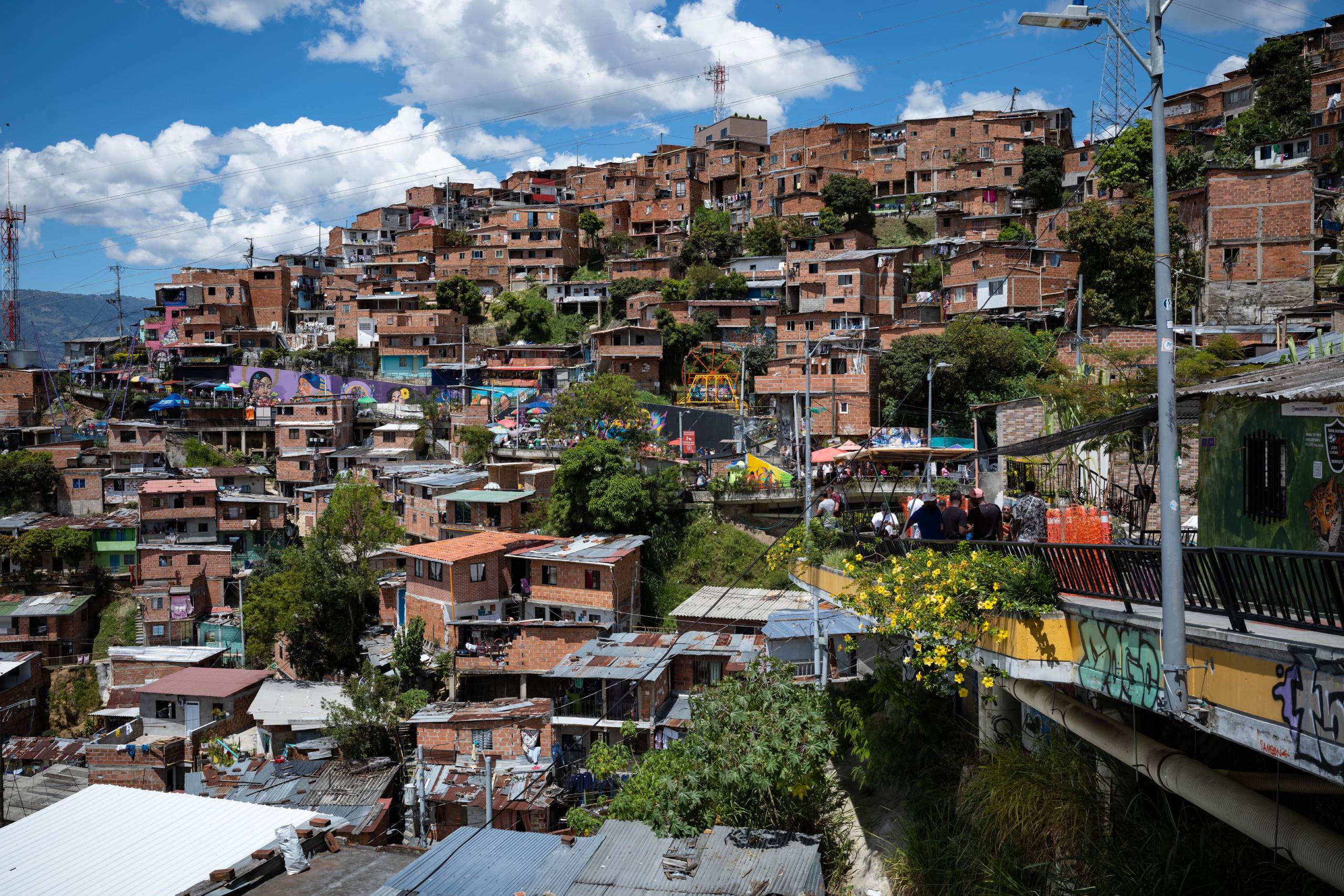 Qué saber antes de visitar la Comuna 13 de Medellín: cómo llegar, qué hay para ver y si es peligrosa