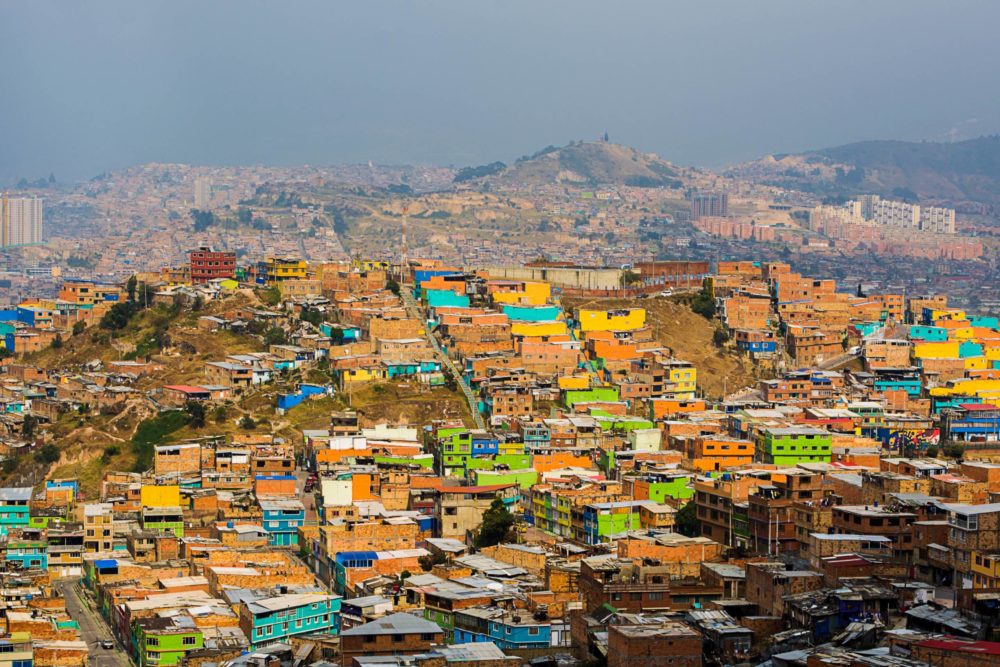 Comunas-de-Colombia-1000x667 - Qué saber antes de visitar la Comuna 13 de Medellín: cómo llegar, qué hay para ver y si es peligrosa