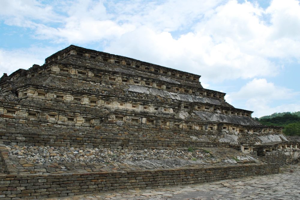 El-Tajin-zona-arqueologica-1000x667 - Qué ver en el Pueblo Mágico de Papantla y por qué le dicen "la ciudad que perfuma el mundo"