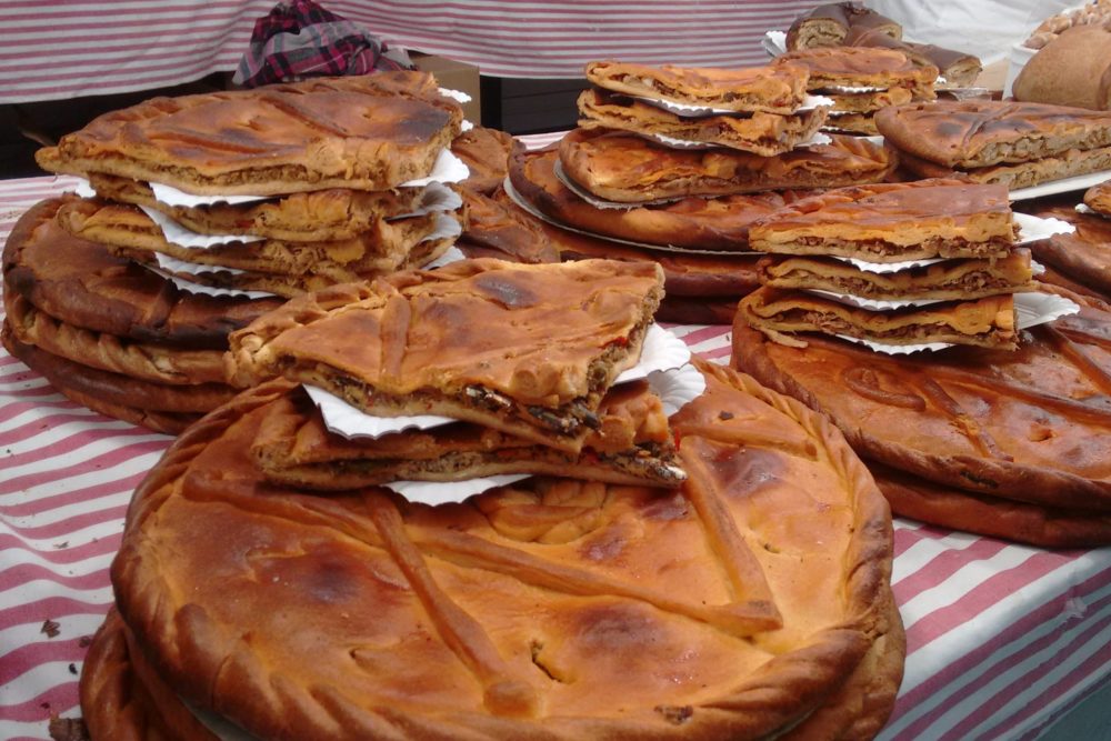 Empanada-gallega-1000x667 - Las 10 comidas típicas de España que debes probar en tu viaje