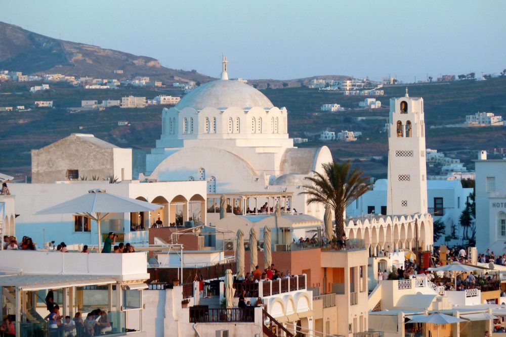 Fira-Santorini-1000x667 - Guía de viaje para Santorini: presupuesto, clima, lugares imperdibles y cómo llegar