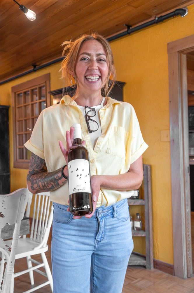 Front-Road-Cellars-Blueberry-Hill-Estate-Ontarios-Southwest-Marck-Gutt-Don-Viajes-665x1000 - Sabores de Ontario’s Southwest: road trip culinario en Canadá