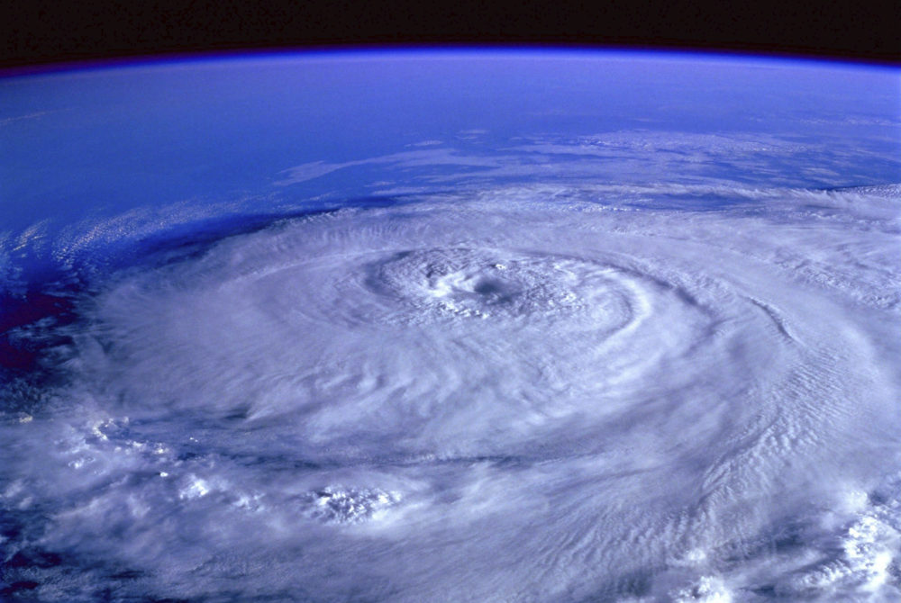 Huracan-desde-arriba-1000x670 - ¿Cómo seguir la trayectoria del huracán Beryl en tiempo real?