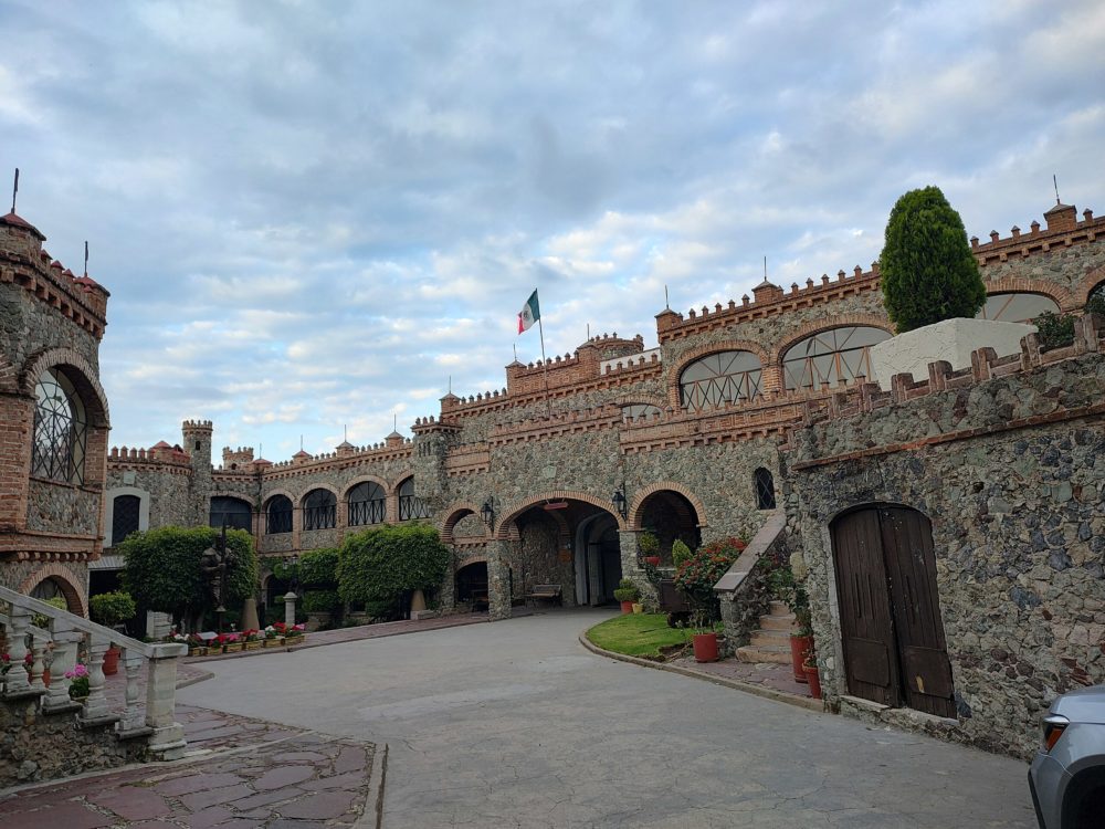 Interior_del_Hotel_Castillo_de_Santa_Cecilia_en_Guanajuato_13-1000x750 - Top 6 castillos de México, dónde están y cuánto cuestan las entradas