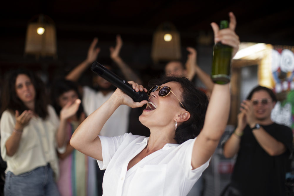 Karaoke-1000x667 - 6 karaokes en Madrid para divertirte con tus amigos