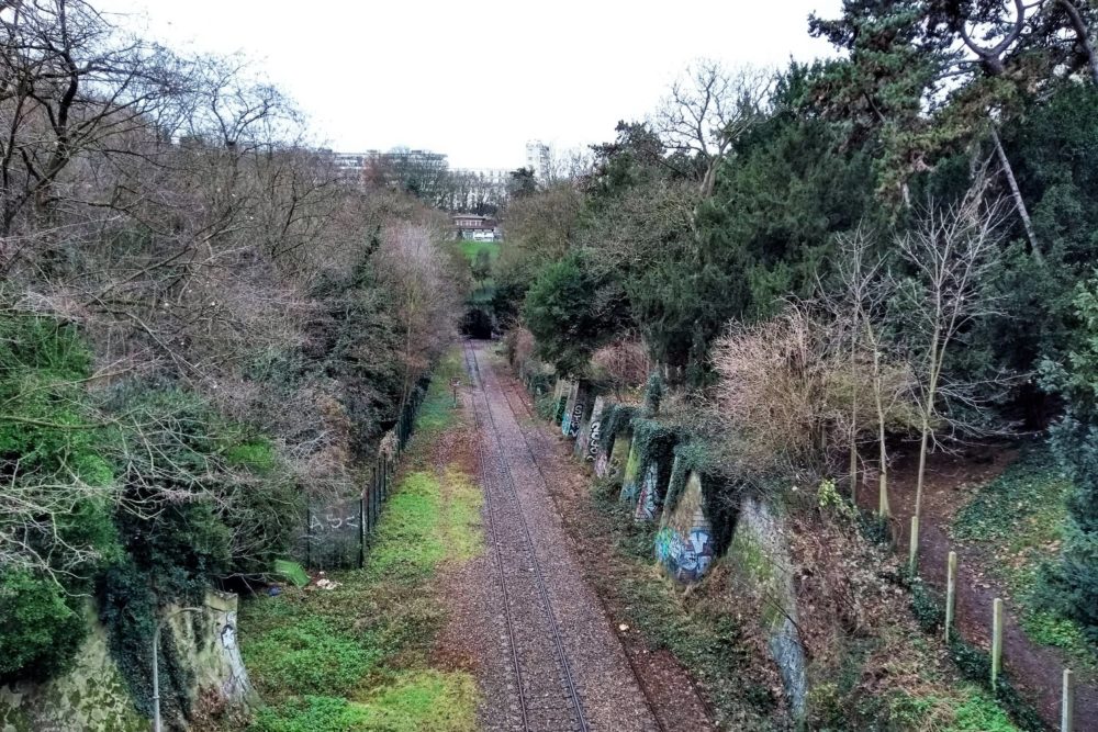 La-Petite-Ceinture-1000x667 - Los 10 lugares poco conocidos de París que debes visitar alguna vez