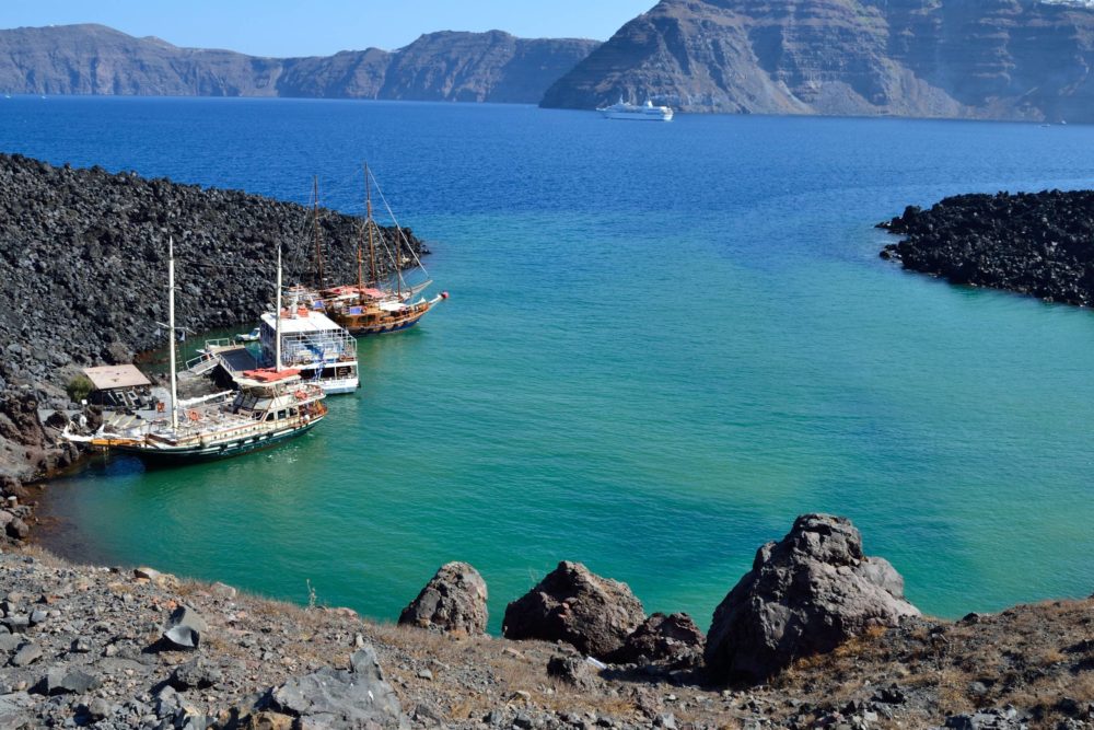 Nea-Kameni-Santorini-1000x667 - Guía de viaje para Santorini: presupuesto, clima, lugares imperdibles y cómo llegar